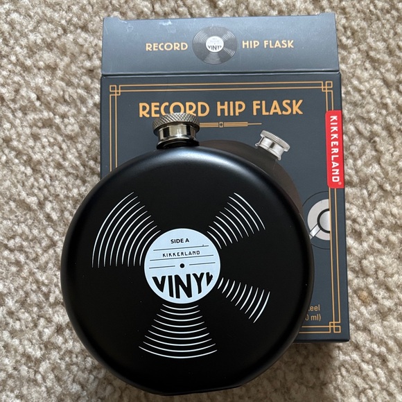 Brand New! Kikkerland Vinyl Record Black Hip Flask - Picture 2 of 4